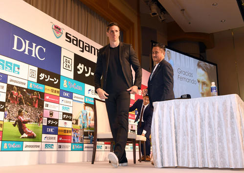 引退を表明し、会見で心境を語った鳥栖フェルナンドトーレス（撮影・たえ見朱実）