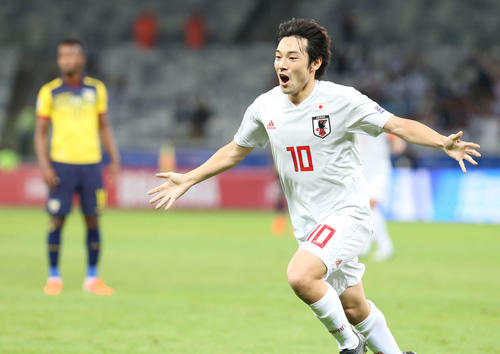 日本対エクアドル　前半15分、先制ゴールを決めた中島（撮影・河野匠）