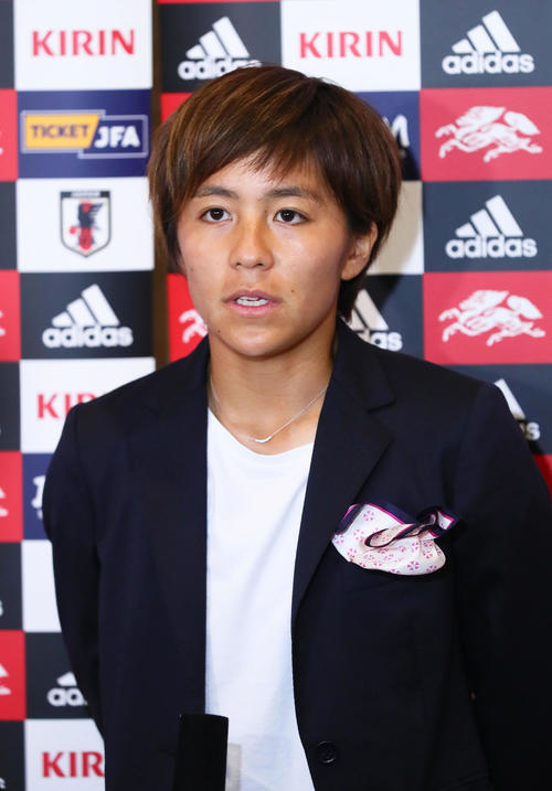 帰国し大会を振り返るなでしこジャパン岩渕（撮影・足立雅史）