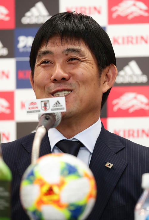 記者の質問に答えるサッカー日本代表の森保監督（撮影・丹羽敏通）