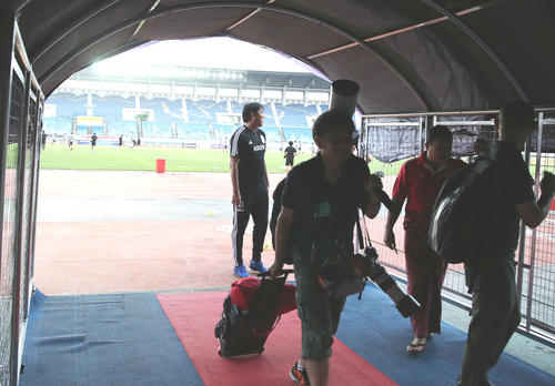 トゥウンナスタジアムで行われた日本代表の練習は冒頭15分のみの公開で、報道陣はピッチから出された（撮影・河野匠）
