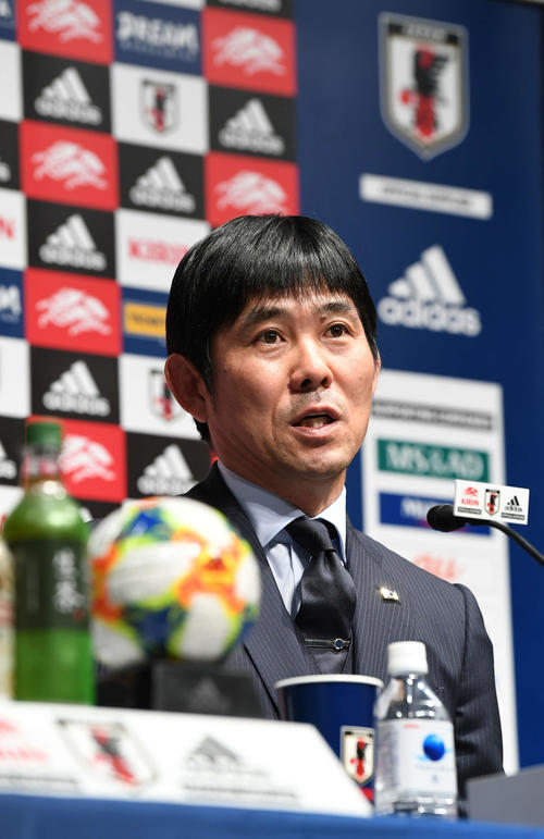 会見で記者の質問に答える日本代表の森保監督（撮影・加藤諒）