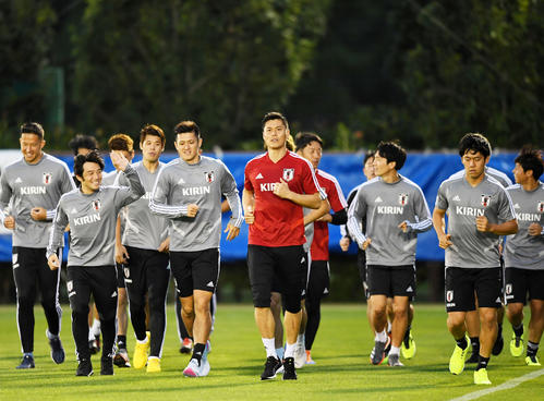 ランニングをする日本代表の選手たち（撮影・横山健太）