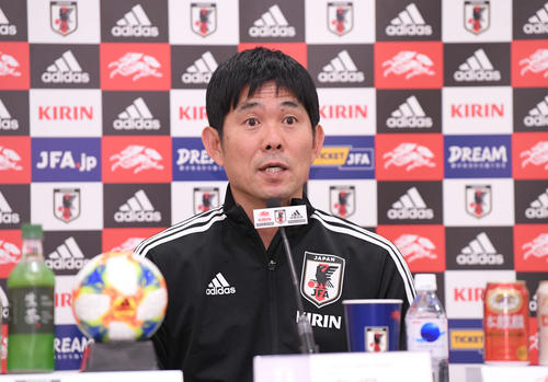 記者会見で話す日本代表の森保監督（撮影・加藤諒）