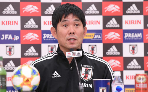 記者会見で話す日本代表の森保監督（撮影・加藤諒）