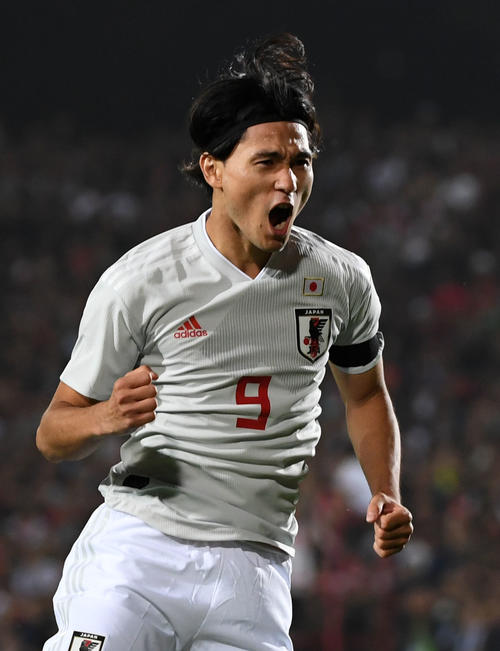 日本対タジキスタン　後半、ゴールを決めほえる南野（撮影・横山健太）