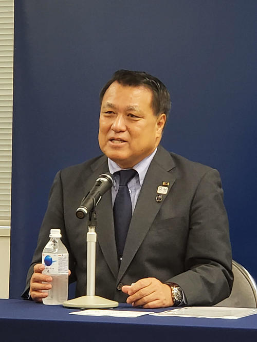 記者会見を行う日本サッカー協会の田嶋会長
