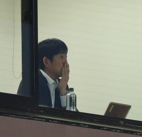 湘南対G大阪を視察する日本代表森保監督（撮影・河田真司）
