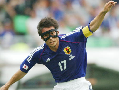 02年日韓W杯を戦った代表ユニのテーマは「富士山」。写真は宮本（02年6月14日）