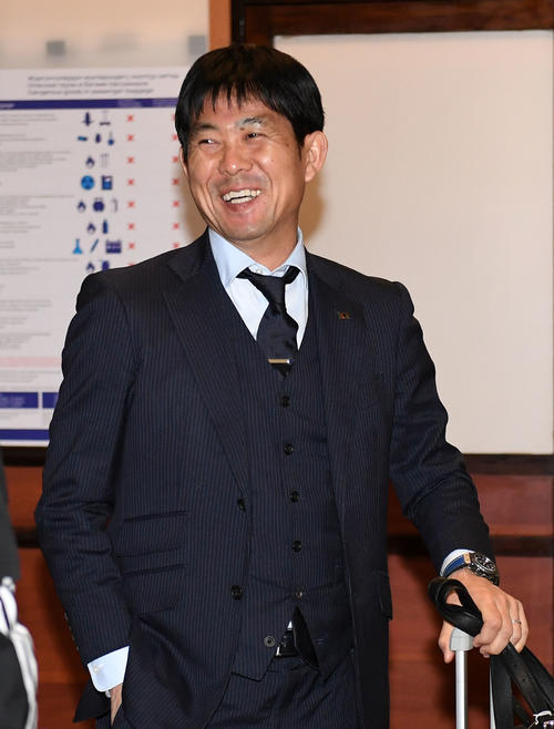 キルギスへ到着した森保監督（撮影・横山健太）