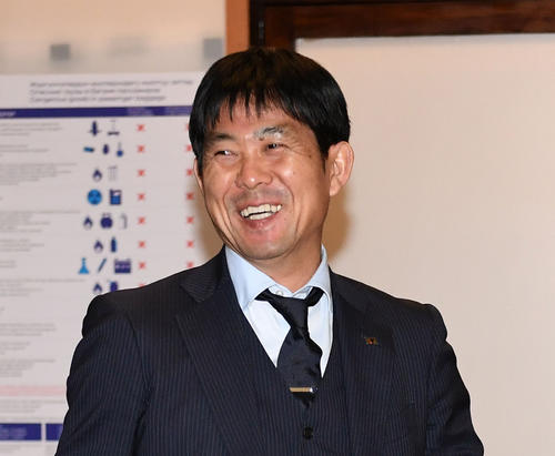 キルギスへ到着した森保監督（撮影・横山健太）