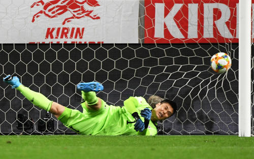 先制点を奪われるGK川島（撮影・横山健太）