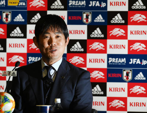 会見で笑顔を見せる森保監督（撮影・横山健太）