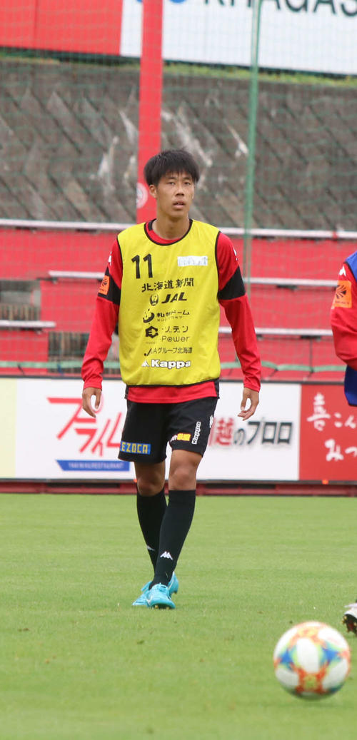 札幌の練習に参加した大体大DF田中駿汰（2019年8月13日撮影）