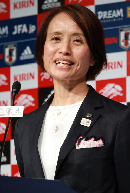 2019年の結果報告と2020年の計画を発表するなでしこジャパン高倉監督（撮影・中島郁夫）