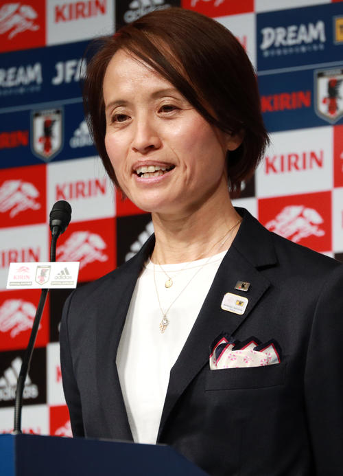 19年の結果報告と20年の計画を発表するなでしこジャパン高倉監督（撮影・中島郁夫）
