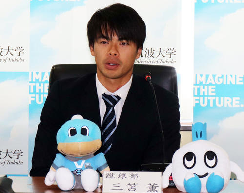 記者会見に臨む、川崎F内定MF三笘薫（撮影・杉山理紗）