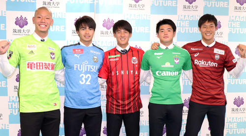 左から新潟内定GK阿部、川崎F内定MF三笘、札幌内定MF高嶺、新潟シンガポール内定GK大川、神戸内定DF山川（撮影・杉山理紗）