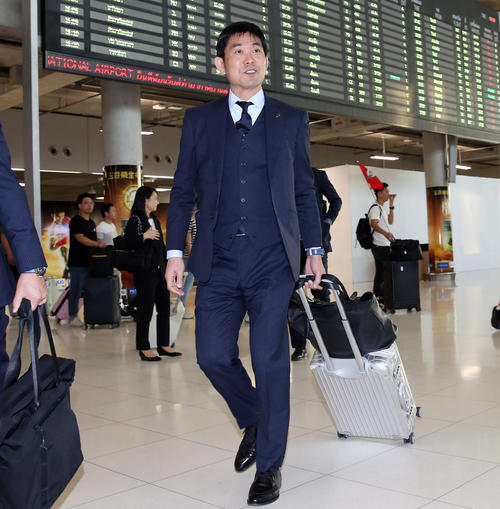 タイ・スワンナプーム国際空港に到着したU－23日本代表森保監督（撮影・前田充）