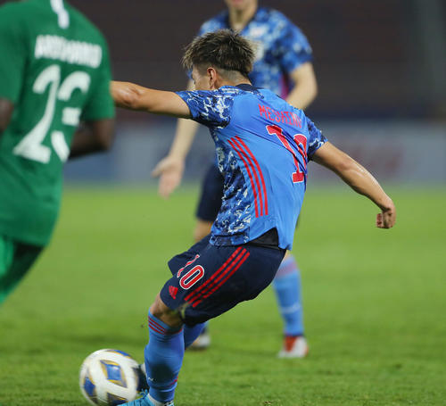 U－23日本対U－23サウジアラビア　後半、ゴールを決める食野（撮影・前田充）