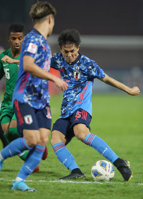 U-23日本対U-23サウジアラビア 後半、シュートを放つ杉岡(撮影・前田充)