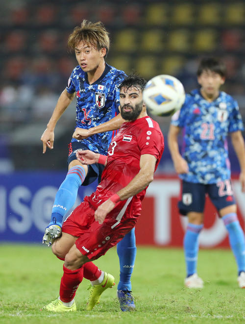 U－23日本対U－23シリア　前半、シュートを放つ森島（撮影・前田充）