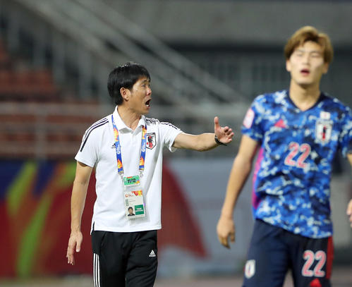 U－23日本対U－23シリア　指示を送る森保監督（撮影・前田充）