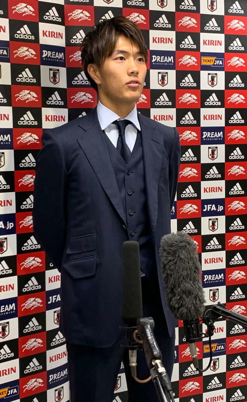 取材に応じるU－23日本代表のFW小川（撮影・松尾幸之介）