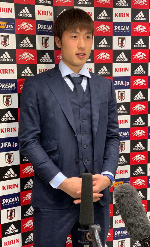 取材に応じるU－23日本代表のGK大迫（撮影・松尾幸之介）