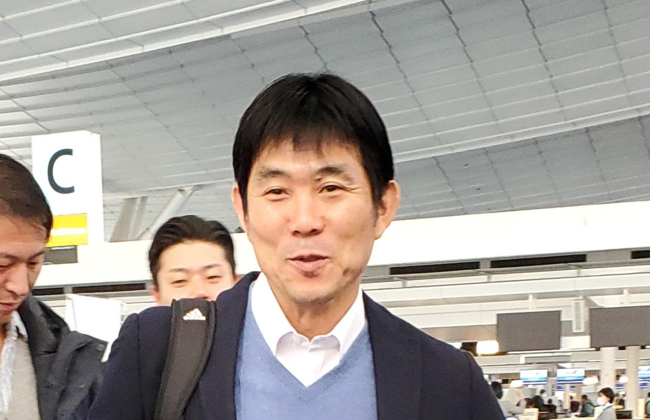 欧州視察出発前に取材に応じる日本代表の森保監督