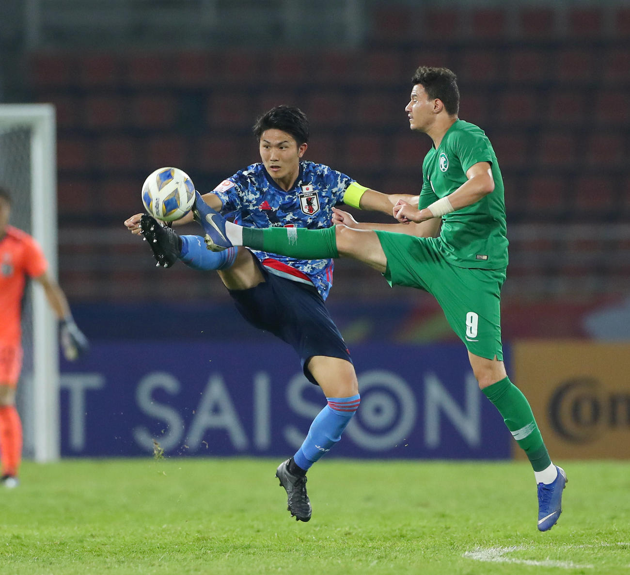 U－23日本対U－23サウジアラビア　競り合う渡辺剛（撮影・前田充）