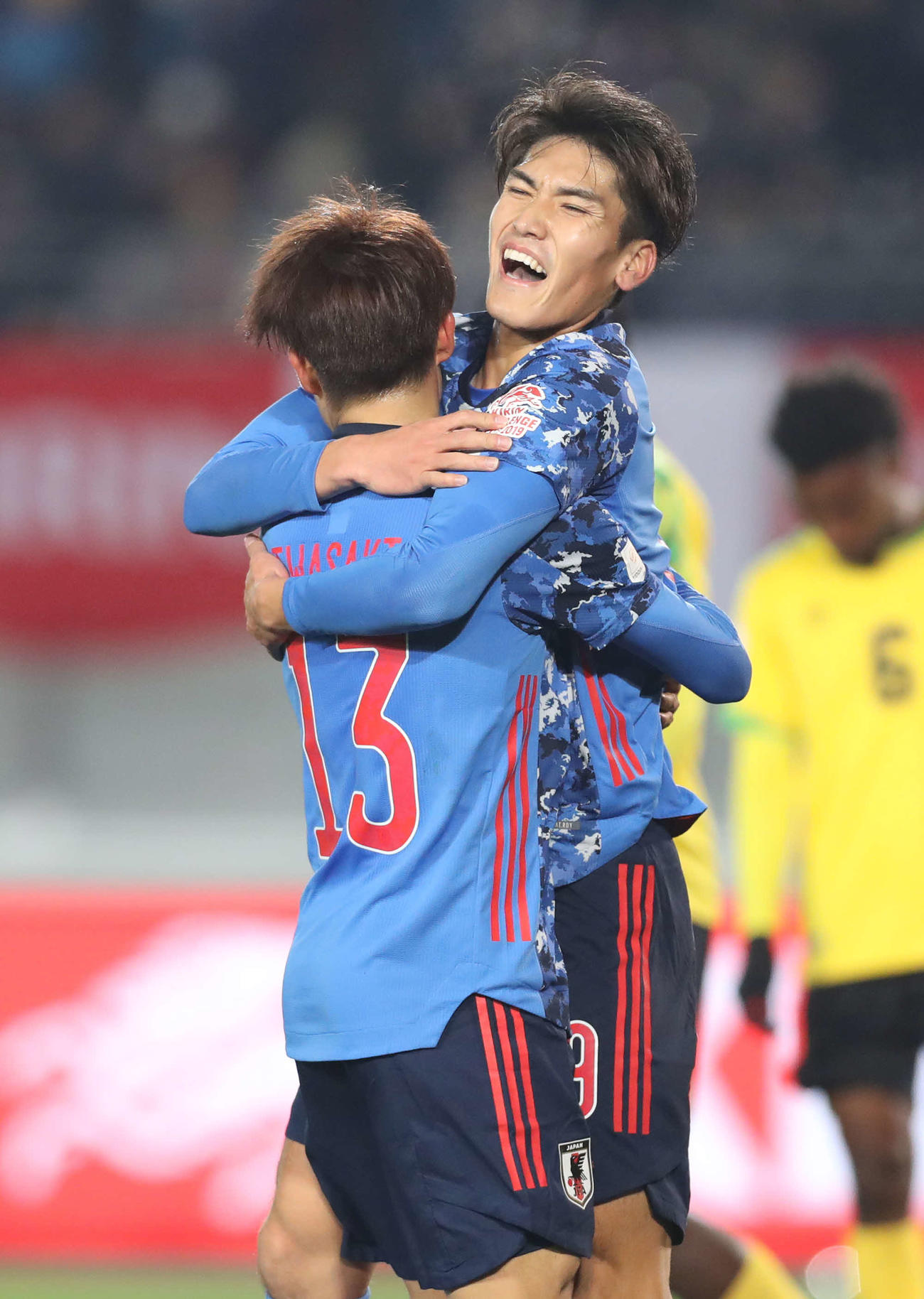 U－22ジャマイカ戦でゴールを決め喜ぶ一美（右）（19年12月28日撮影）