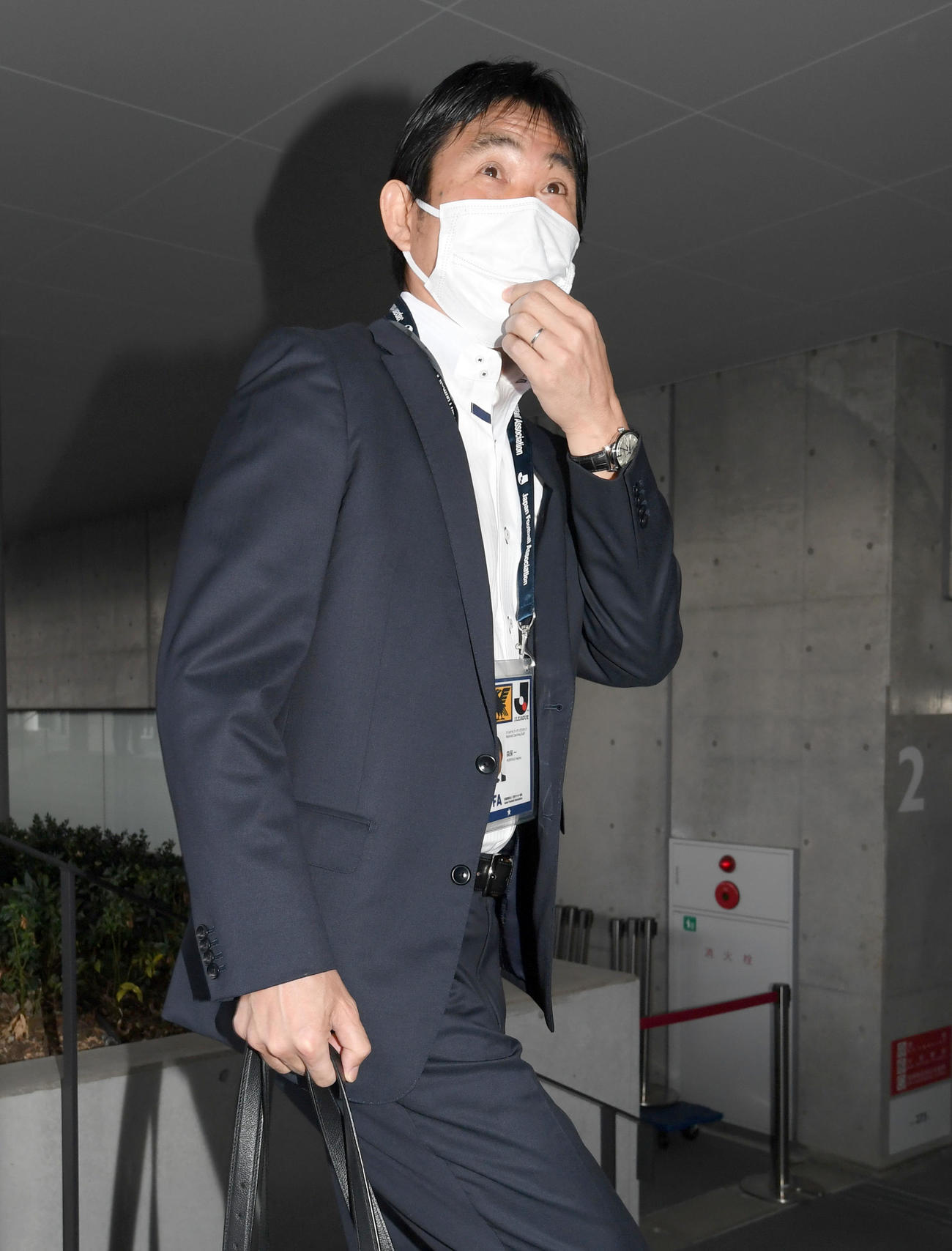 マスクを着用して川崎F－鳥栖戦の視察に訪れた森保日本代表監督（撮影・たえ見朱実）