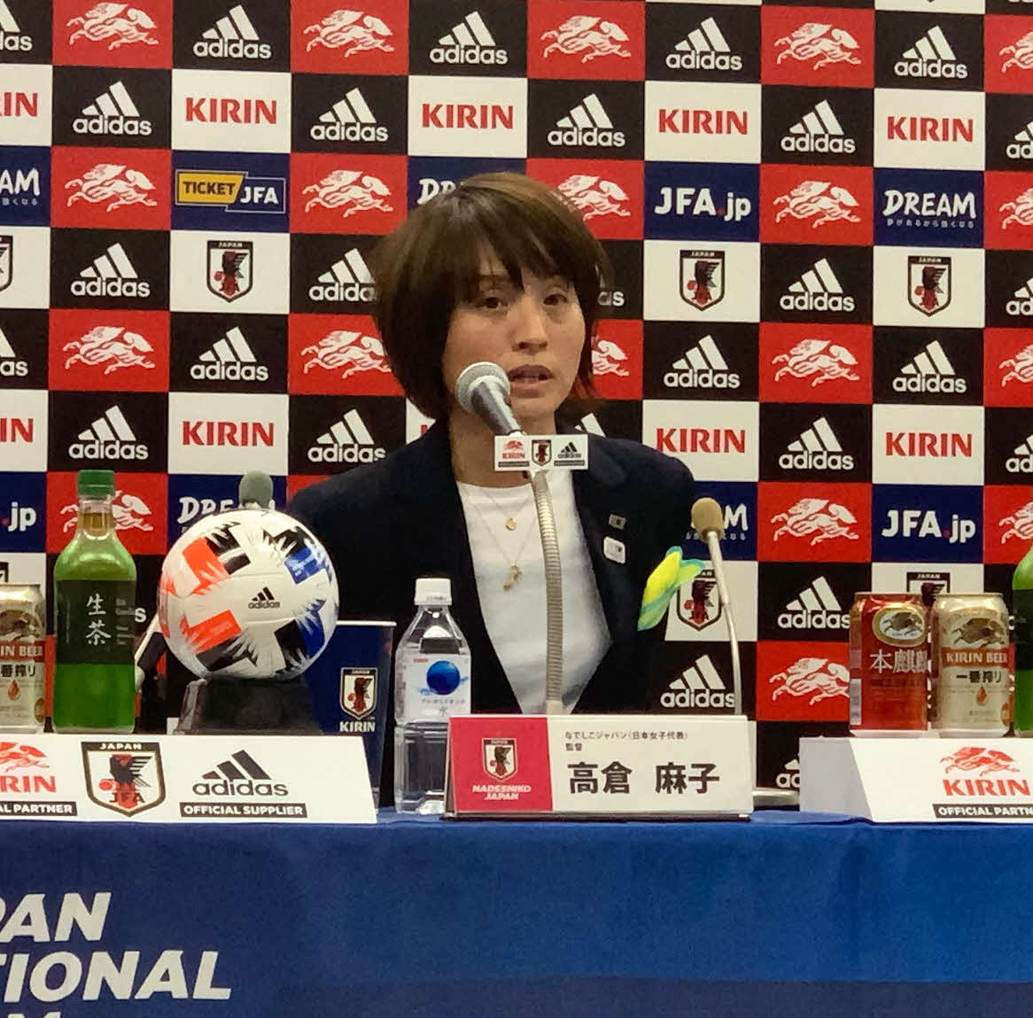 シービリーブス杯に臨むメンバーを発表した、なでしこジャパンの高倉監督（撮影・松尾幸之介）