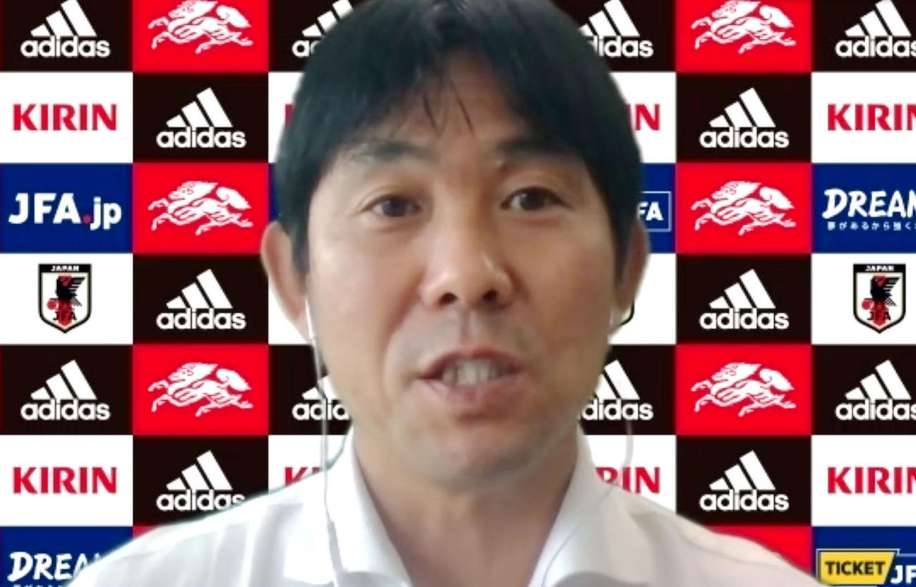 オンラインで取材に応じるサッカー日本代表の森保監督（共同）