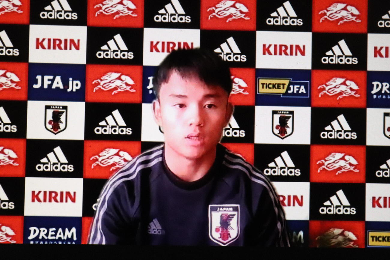 オンライン取材に対応するMF久保