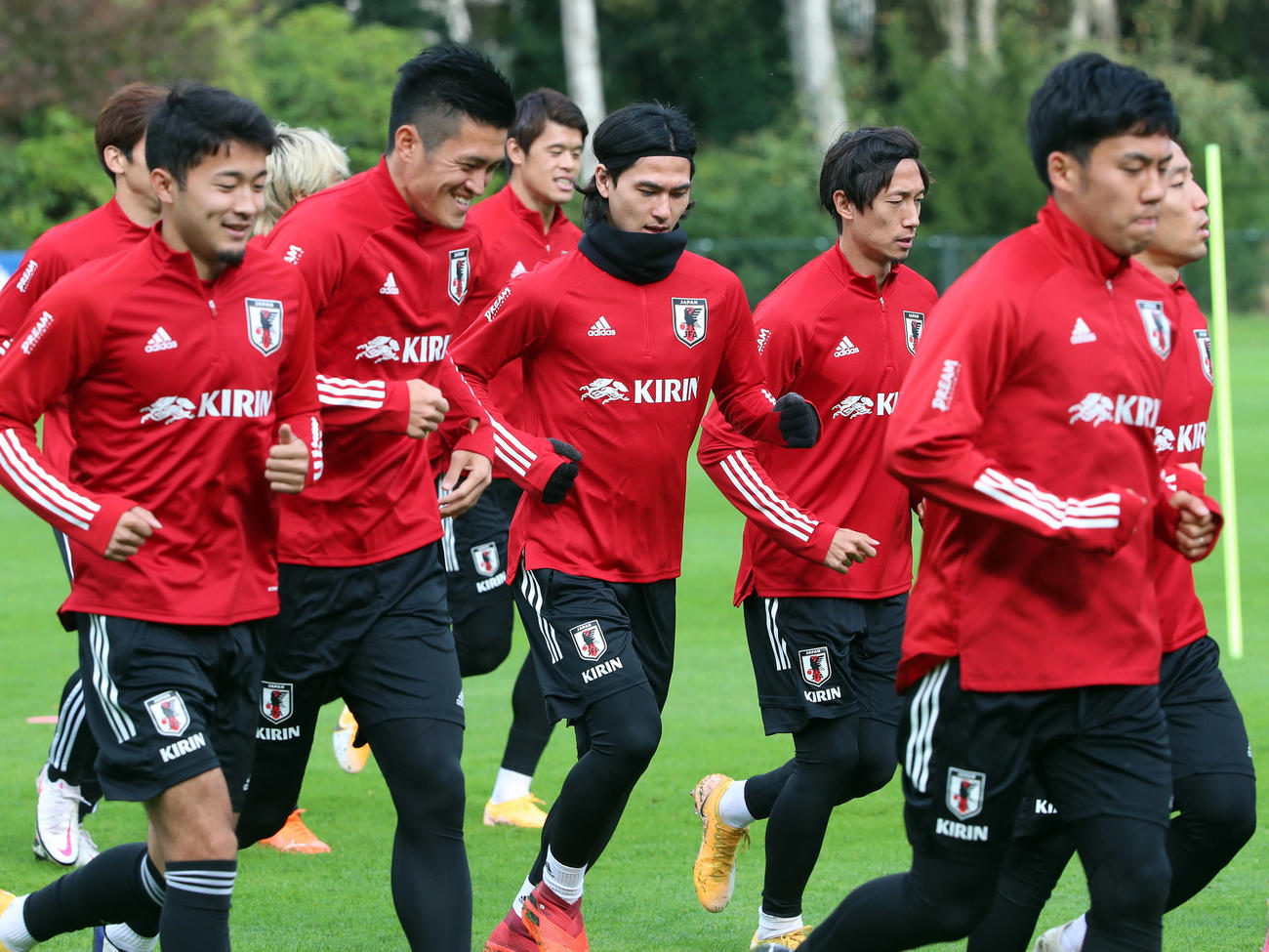 ランニングする南野（中央）ら日本代表（撮影・PNP）