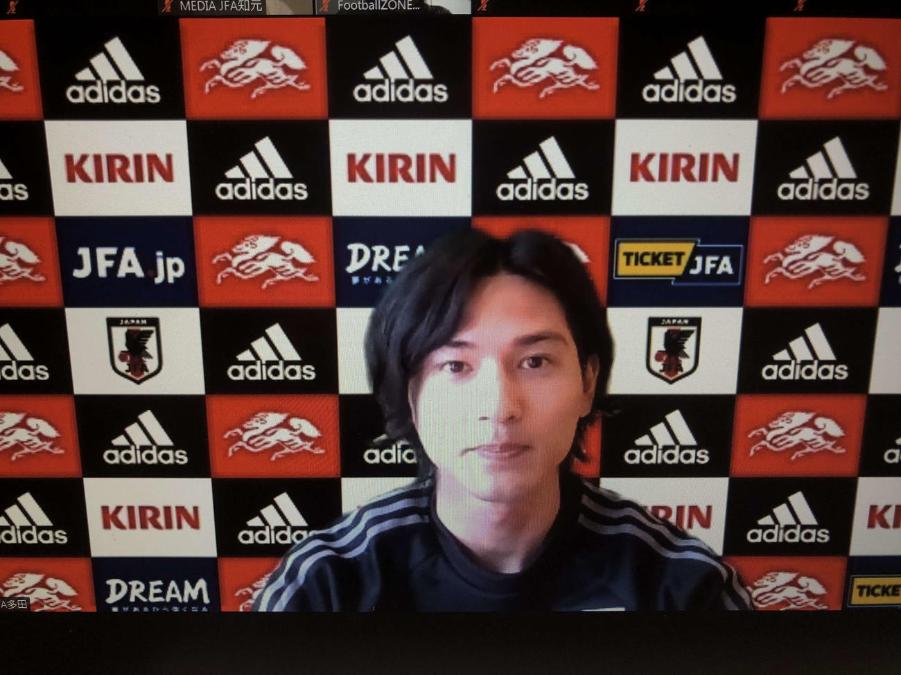 オンラインで取材対応するMF南野