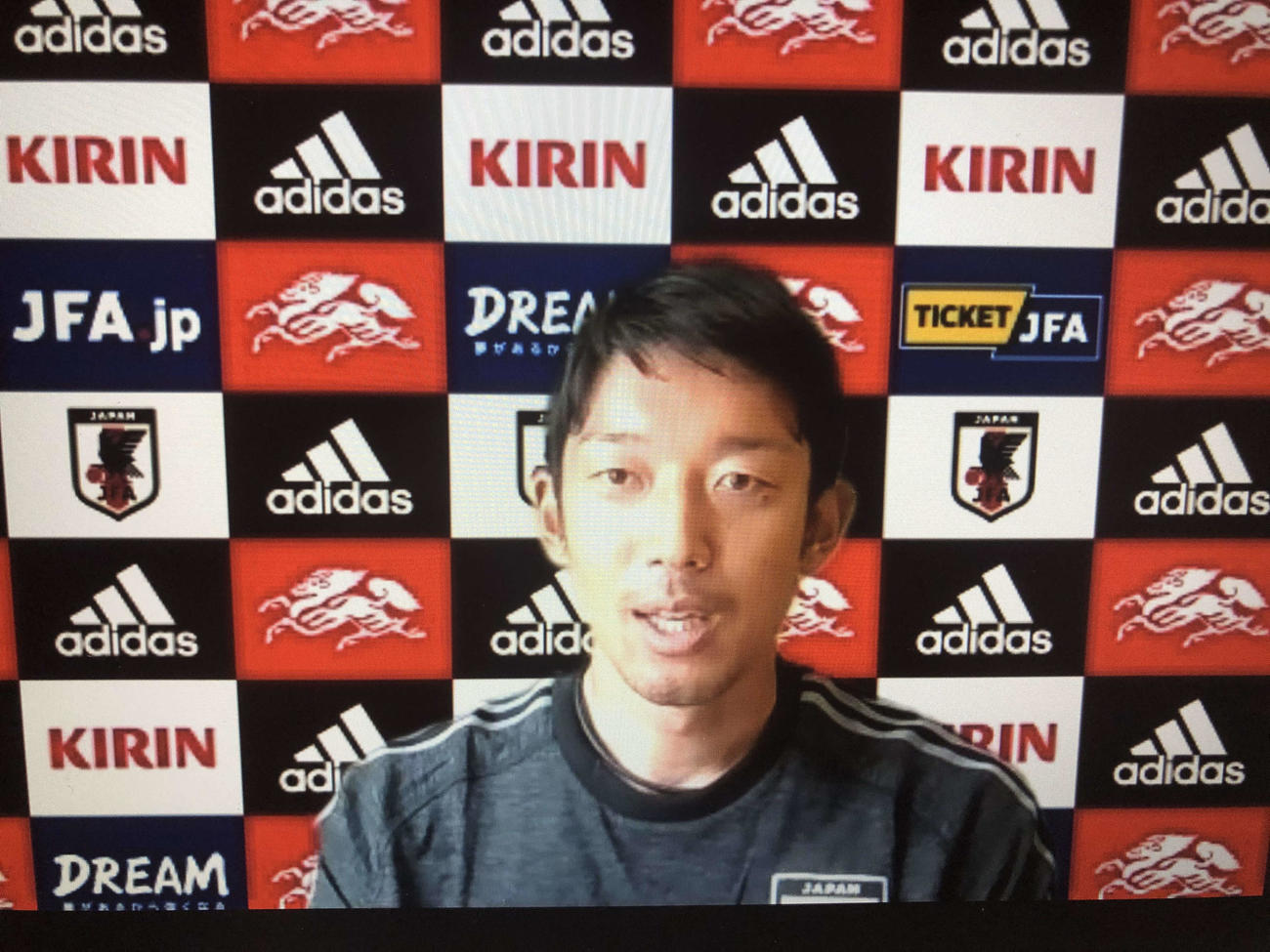 オンラインで取材対応するGK権田