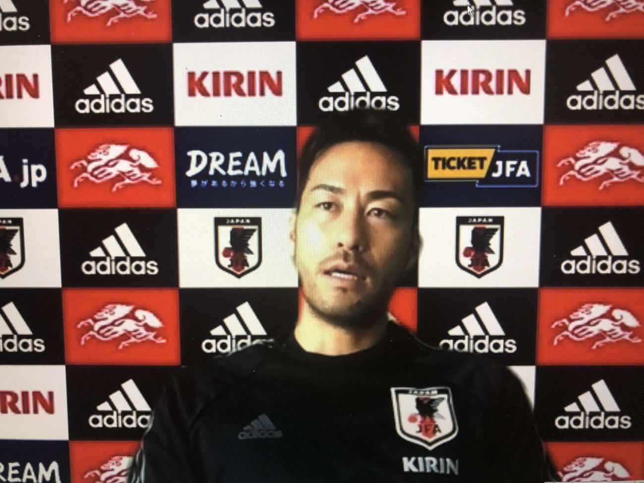 オンラインで取材に対応する日本代表DF吉田