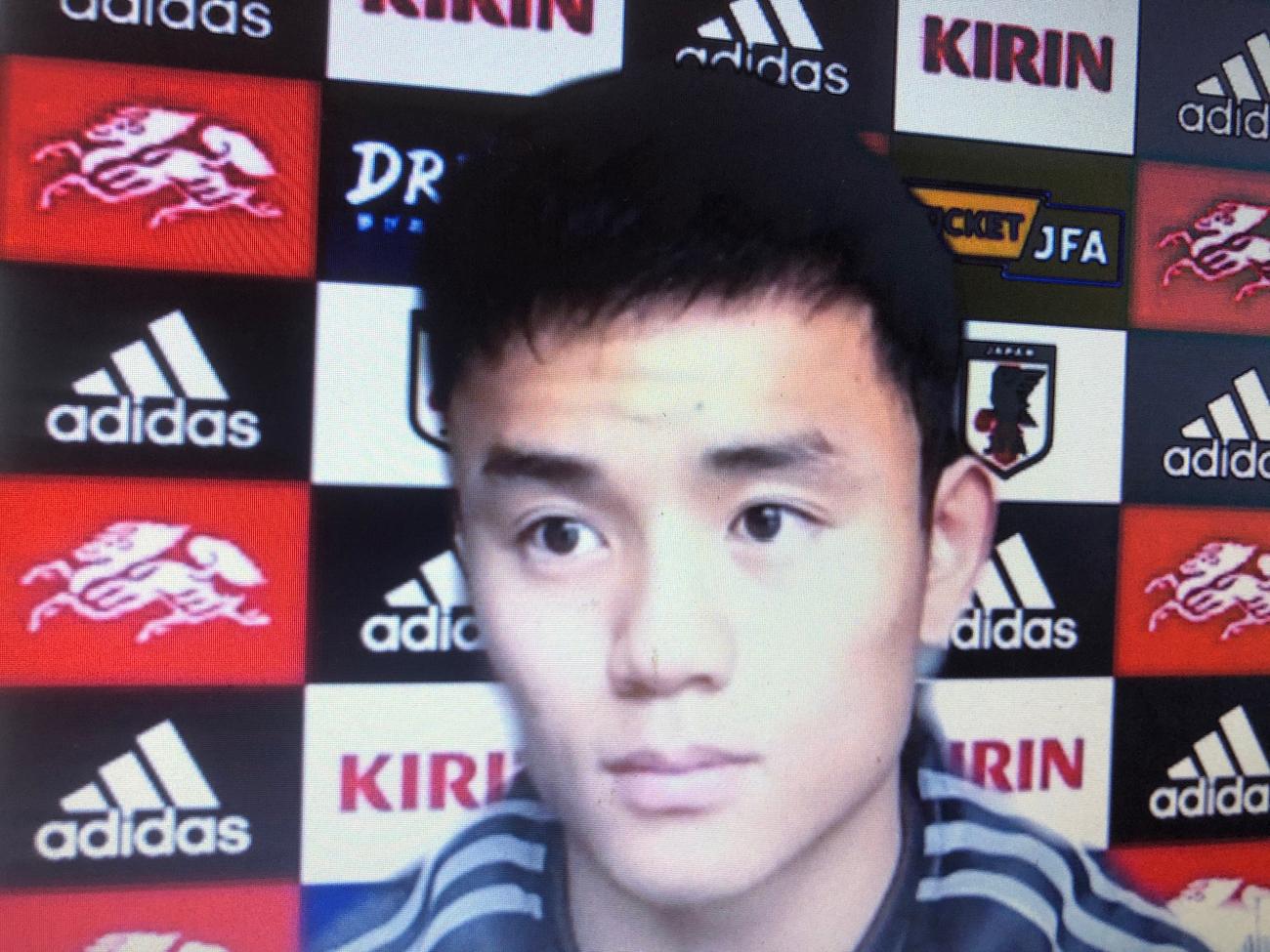 ズーム取材で対応する日本代表の久保