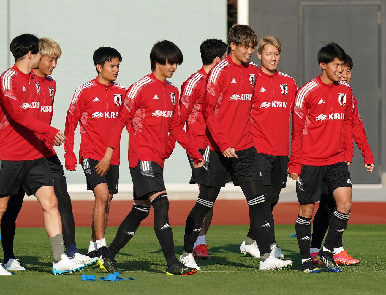 U－24日本代表に合流した久保（左から3人目）。同4人目は三笘（撮影・江口和貴）