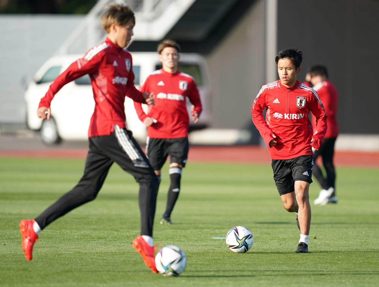U－24日本代表に合流し練習を行う久保（右）（撮影・江口和貴）