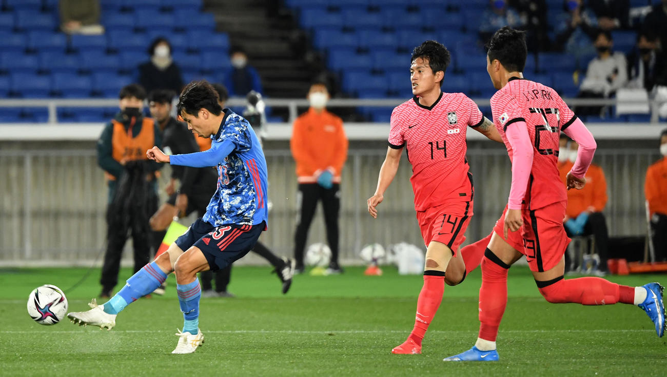 日本対韓国　前半、ゴールを決める山根（撮影・横山健太）