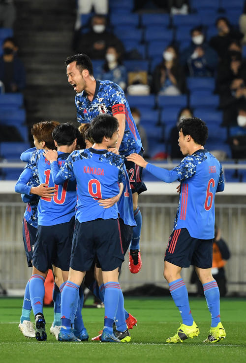 山根が鮮烈代表デビュー弾 永井雄一郎以来６人目 日本代表写真ニュース 日刊スポーツ