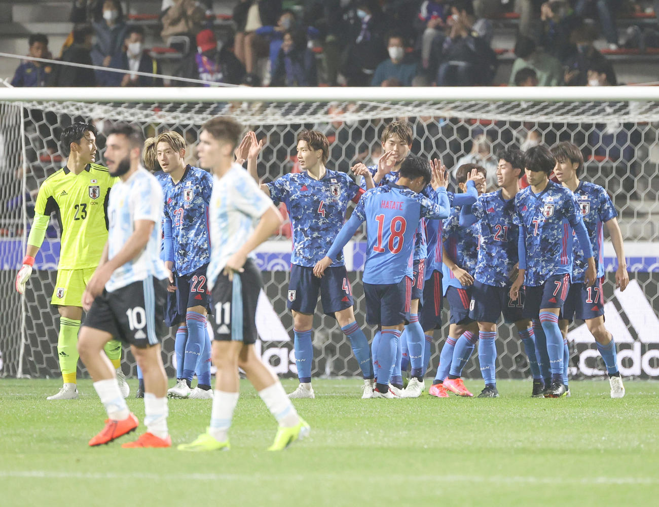 U－24国際親善試合　アルゼンチンに勝利した日本イレブン　後半（撮影・清水貴仁）