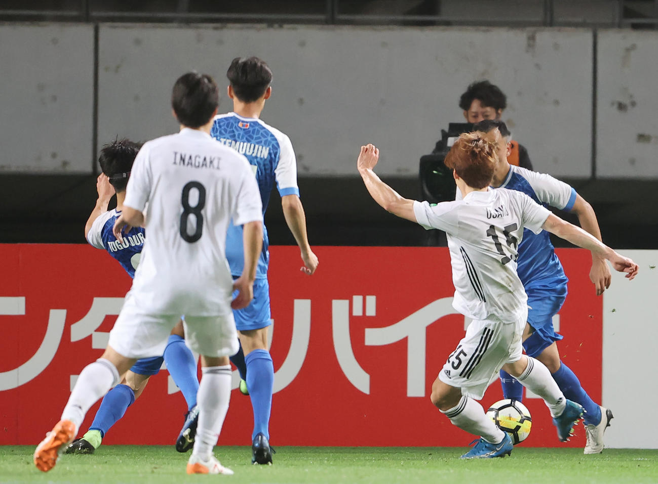 日本対モンゴル　後半、右足でゴールを決める大迫（右）（撮影・垰建太）