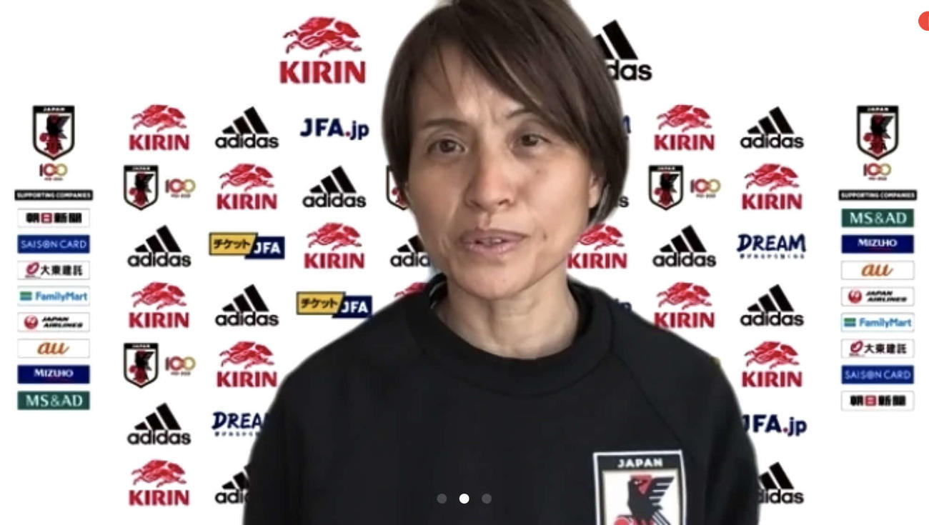 パラグアイ戦の前日会見に臨む高倉麻子監督