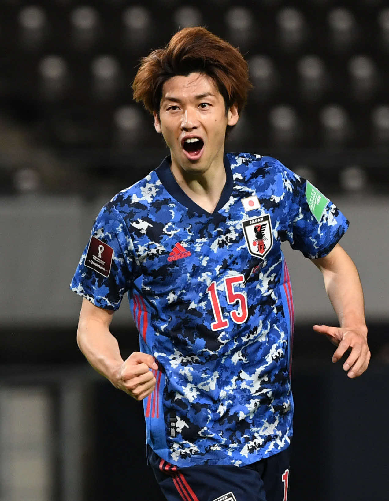日本対ミャンマー　前半、ヘディングでゴールを決めガッツポーズする大迫（2021年5月28日撮影）