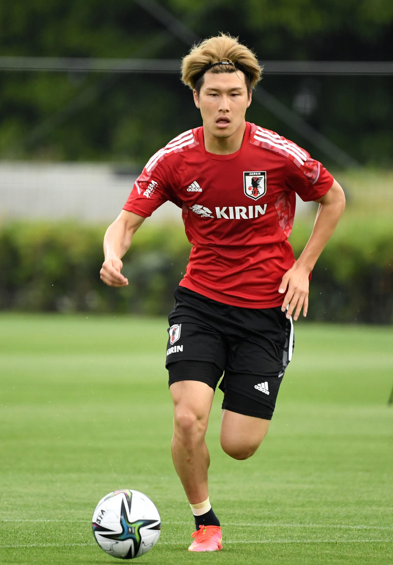 ドリブルをする橋岡（2021年5月24日撮影）